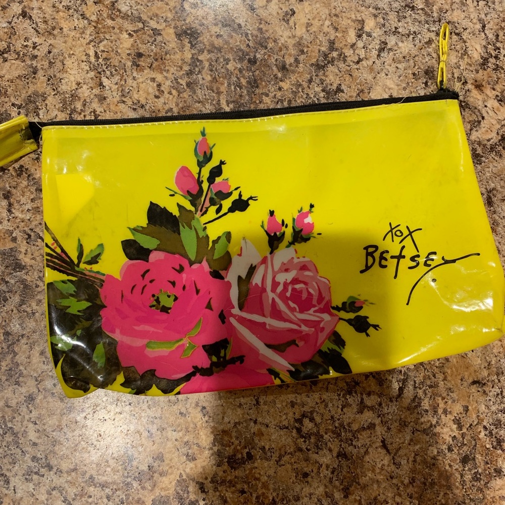 Betsy zip up bag